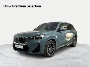 Fotos de BMW iX1 eDrive20 color Verde. Año 2024. 150KW(204CV). Eléctrico. En concesionario San Pablo Motor | Su Eminencia de Sevilla
