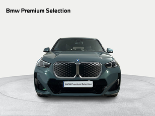 Fotos de BMW iX1 eDrive20 color Verde. Año 2024. 150KW(204CV). Eléctrico. En concesionario San Pablo Motor | Su Eminencia de Sevilla