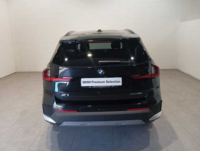BMW X1 sDrive18i color Negro. Año 2024. 100KW(136CV). Gasolina. En concesionario Motor Munich - Terrassa - VO de Barcelona