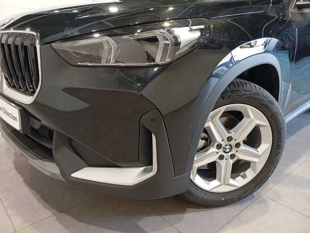 BMW X1 sDrive18i color Negro. Año 2024. 100KW(136CV). Gasolina. En concesionario Motor Munich - Terrassa - VO de Barcelona