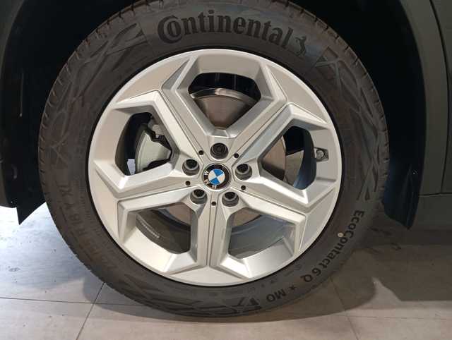 BMW X1 sDrive18i color Negro. Año 2024. 100KW(136CV). Gasolina. En concesionario Motor Munich - Terrassa - VO de Barcelona