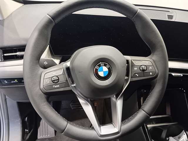 BMW X1 sDrive18i color Negro. Año 2024. 100KW(136CV). Gasolina. En concesionario Motor Munich - Terrassa - VO de Barcelona