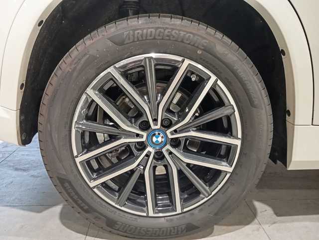 BMW X1 xDrive25e color Blanco. Año 2024. 180KW(245CV). Híbrido Electro/Gasolina. En concesionario Motor Munich - Terrassa - VO de Barcelona