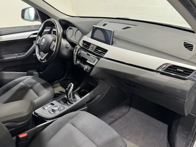 BMW X1 sDrive18i color Blanco. Año 2020. 103KW(140CV). Gasolina. En concesionario MOTOR MUNICH S.A.U  - Terrassa de Barcelona