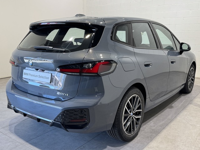 BMW Serie 2 220i Active Tourer color Gris. Año 2024. 125KW(170CV). Gasolina. En concesionario Motor Munich - Terrassa - VO de Barcelona