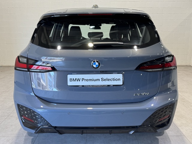 BMW Serie 2 220i Active Tourer color Gris. Año 2024. 125KW(170CV). Gasolina. En concesionario Motor Munich - Terrassa - VO de Barcelona