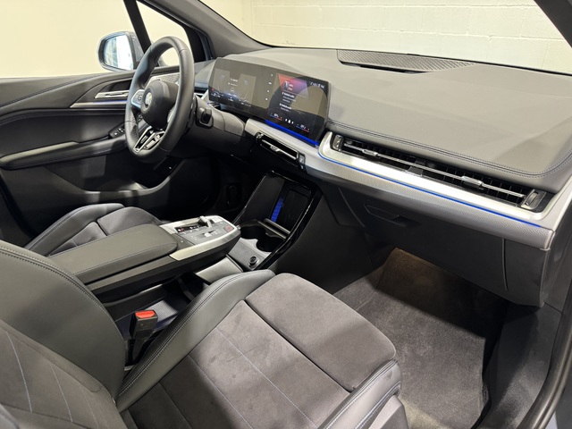 BMW Serie 2 220i Active Tourer color Gris. Año 2024. 125KW(170CV). Gasolina. En concesionario Motor Munich - Terrassa - VO de Barcelona