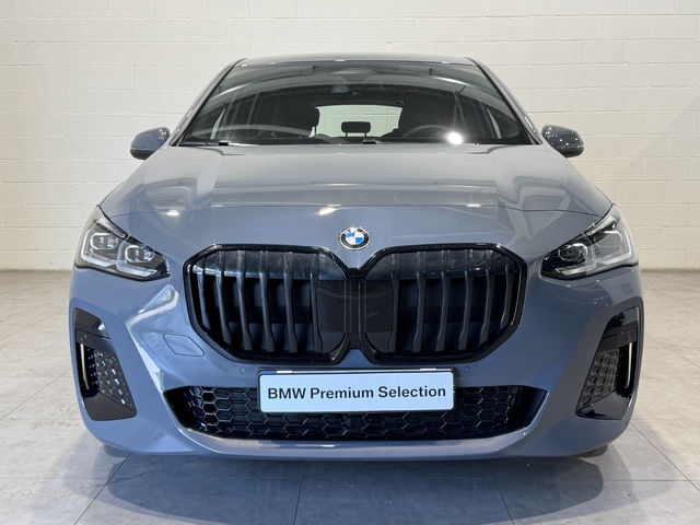 BMW Serie 2 220i Active Tourer color Gris. Año 2024. 125KW(170CV). Gasolina. En concesionario Motor Munich - Terrassa - VO de Barcelona