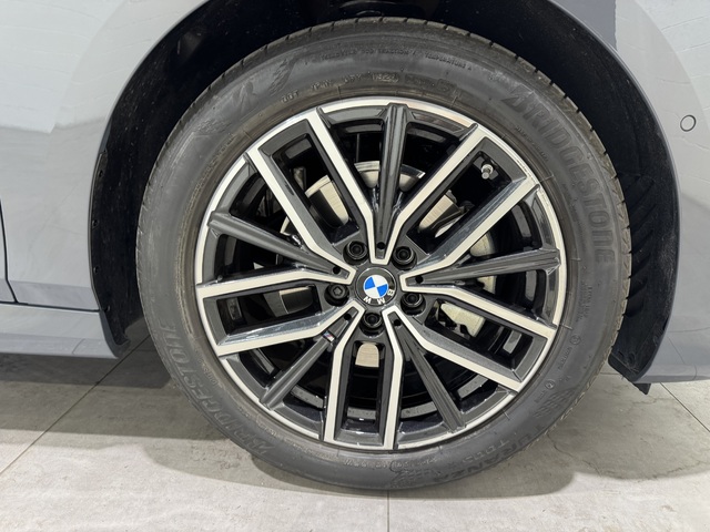BMW Serie 2 220i Active Tourer color Gris. Año 2024. 125KW(170CV). Gasolina. En concesionario Motor Munich - Terrassa - VO de Barcelona
