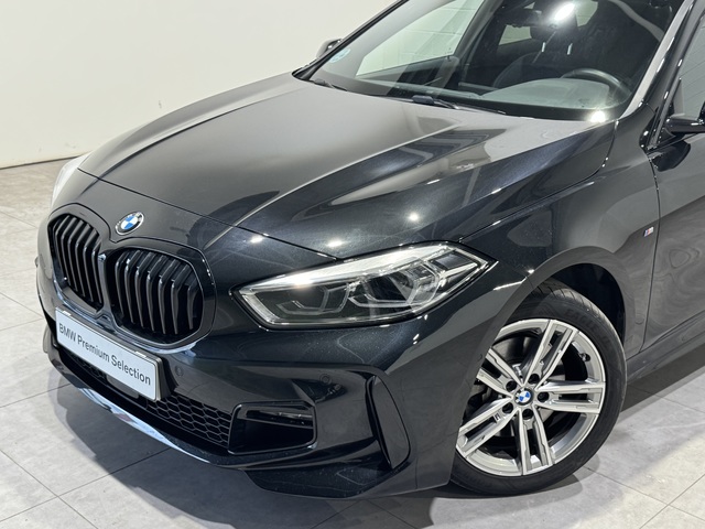 BMW Serie 1 118d color Negro. Año 2024. 110KW(150CV). Diésel. En concesionario MOTOR MUNICH S.A.U  - Terrassa de Barcelona