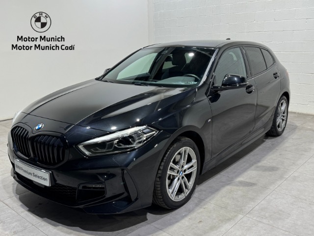 BMW Serie 1 118d color Negro. Año 2024. 110KW(150CV). Diésel. En concesionario Motor Munich - Terrassa - VO de Barcelona