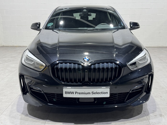 BMW Serie 1 118d color Negro. Año 2024. 110KW(150CV). Diésel. En concesionario Motor Munich - Terrassa - VO de Barcelona