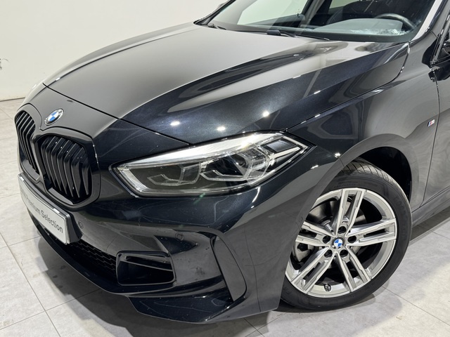 BMW Serie 1 118d color Negro. Año 2024. 110KW(150CV). Diésel. En concesionario Motor Munich - Terrassa - VO de Barcelona