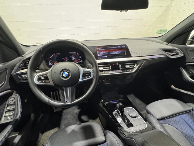BMW Serie 1 118d color Negro. Año 2024. 110KW(150CV). Diésel. En concesionario Motor Munich - Terrassa - VO de Barcelona