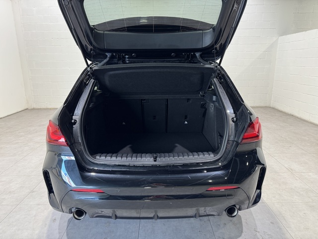 BMW Serie 1 118d color Negro. Año 2024. 110KW(150CV). Diésel. En concesionario Motor Munich - Terrassa - VO de Barcelona