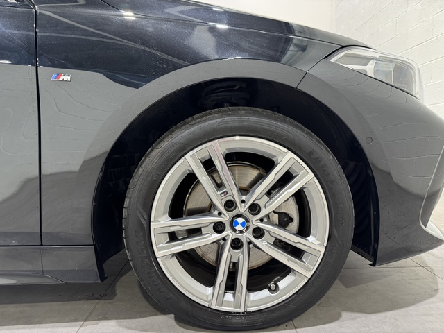 BMW Serie 1 118d color Negro. Año 2024. 110KW(150CV). Diésel. En concesionario Motor Munich - Terrassa - VO de Barcelona