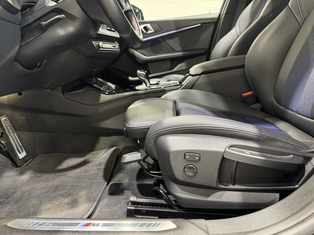 BMW Serie 1 118d color Negro. Año 2024. 110KW(150CV). Diésel. En concesionario Motor Munich - Terrassa - VO de Barcelona