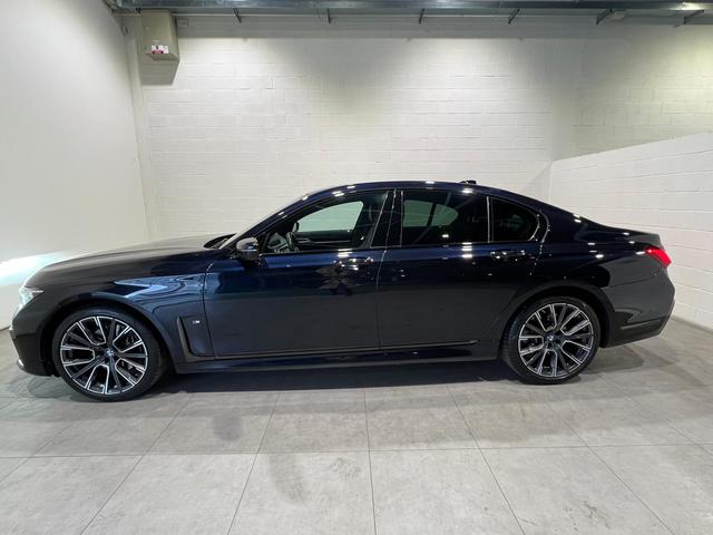 BMW Serie 7 740i color Negro. Año 2021. 250KW(340CV). Gasolina. En concesionario MOTOR MUNICH S.A.U  - Terrassa de Barcelona