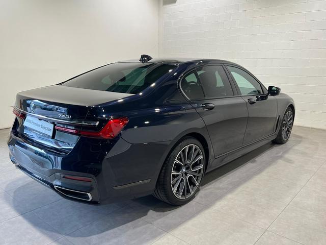 BMW Serie 7 740i color Negro. Año 2021. 250KW(340CV). Gasolina. En concesionario MOTOR MUNICH S.A.U  - Terrassa de Barcelona