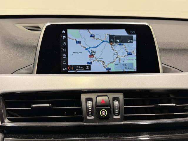 BMW X1 sDrive18i color Blanco. Año 2019. 103KW(140CV). Gasolina. En concesionario Motor Munich - Terrassa - VO de Barcelona