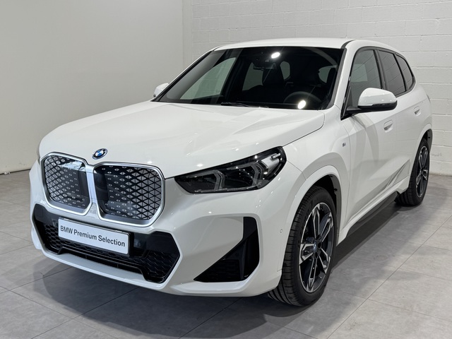 BMW iX1 eDrive20 color Blanco. Año 2024. 150KW(204CV). Eléctrico. En concesionario MOTOR MUNICH S.A.U  - Terrassa de Barcelona