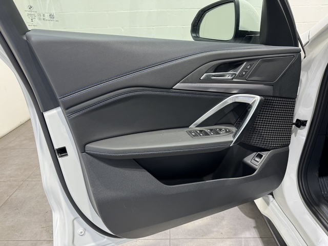 BMW iX1 eDrive20 color Blanco. Año 2024. 150KW(204CV). Eléctrico. En concesionario MOTOR MUNICH S.A.U  - Terrassa de Barcelona