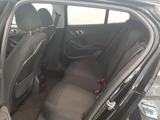 BMW Serie 1 118i color Negro. Año 2021. 103KW(140CV). Gasolina. En concesionario Automoviles Bertolin, S.L. de Valencia
