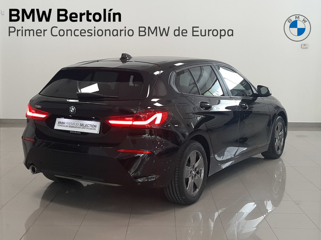 BMW Serie 1 118i color Negro. Año 2021. 103KW(140CV). Gasolina. En concesionario Automoviles Bertolin, S.L. de Valencia