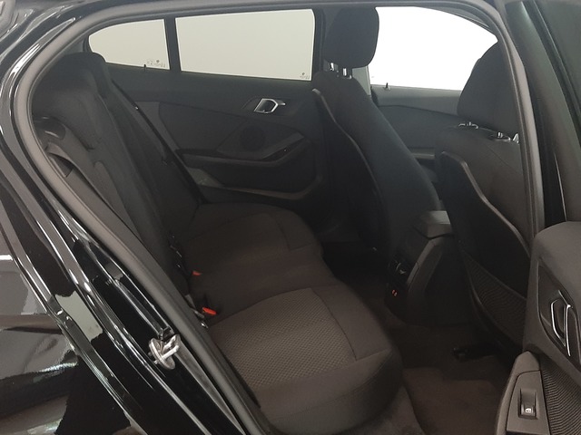 BMW Serie 1 118i color Negro. Año 2021. 103KW(140CV). Gasolina. En concesionario Automoviles Bertolin, S.L. de Valencia
