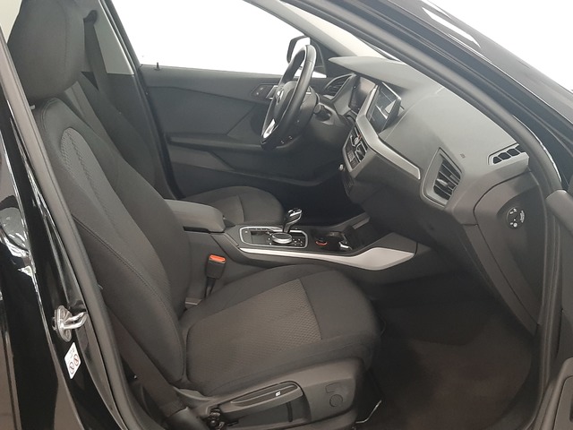 BMW Serie 1 118i color Negro. Año 2021. 103KW(140CV). Gasolina. En concesionario Automoviles Bertolin, S.L. de Valencia
