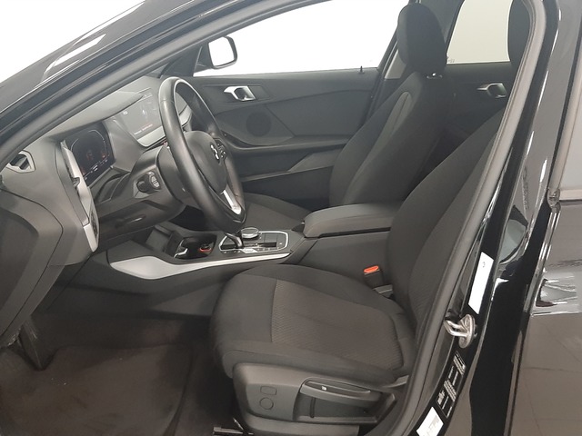 BMW Serie 1 118i color Negro. Año 2021. 103KW(140CV). Gasolina. En concesionario Automoviles Bertolin, S.L. de Valencia