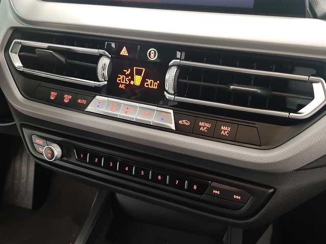 BMW Serie 1 118i color Negro. Año 2021. 103KW(140CV). Gasolina. En concesionario Automoviles Bertolin, S.L. de Valencia