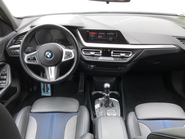 BMW Serie 1 118d color Blanco. Año 2020. 110KW(150CV). Diésel. En concesionario Auto Premier, S.A. - ALCALÁ DE HENARES de Madrid