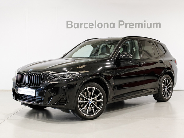 BMW X3 xDrive30e color Negro. Año 2024. 215KW(292CV). Híbrido Electro/Gasolina. En concesionario Barcelona Premium -- GRAN VIA de Barcelona