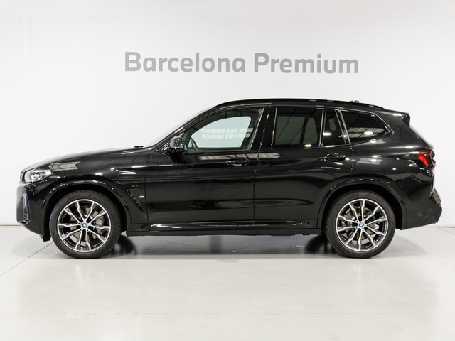 BMW X3 xDrive30e color Negro. Año 2024. 215KW(292CV). Híbrido Electro/Gasolina. En concesionario Barcelona Premium -- GRAN VIA de Barcelona