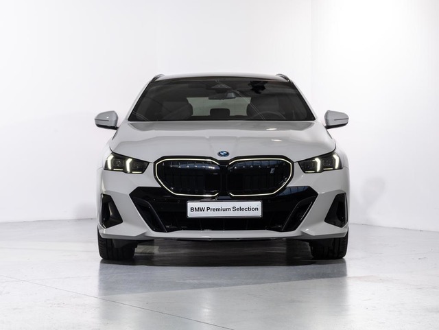 BMW i5 eDrive40 color Blanco. Año 2025. 250KW(340CV). Eléctrico. En concesionario Oliva Motor Girona de Girona