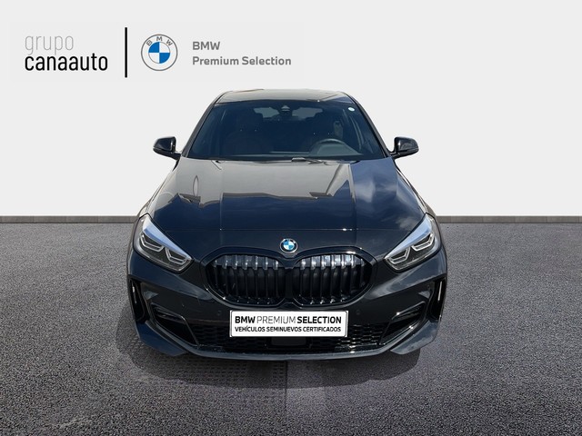 BMW Serie 1 118i color Negro. Año 2024. 103KW(140CV). Gasolina. En concesionario TACO de Sta. C. Tenerife