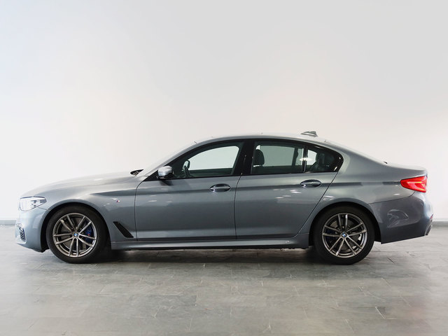 BMW Serie 5 540i color Azul. Año 2019. 250KW(340CV). Gasolina. En concesionario Autogal de Ourense