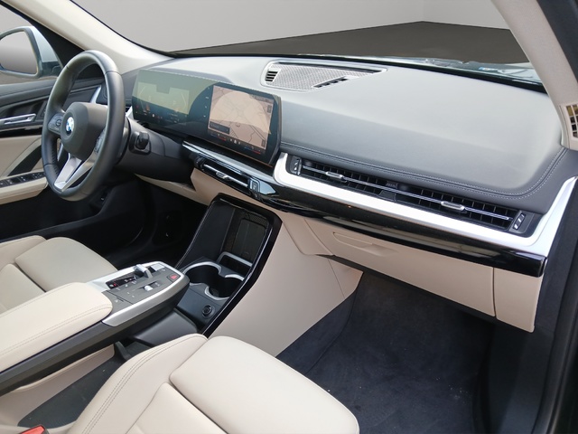 BMW X1 sDrive18d color Verde. Año 2024. 110KW(150CV). Diésel. En concesionario SAN JUAN Automoviles Fersan S.A. de Alicante