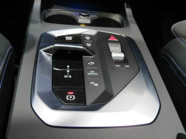 BMW Serie 1 120d color Azul. Año 2025. 120KW(163CV). Diésel. En concesionario FINESTRAT Automoviles Fersan, S.A. de Alicante