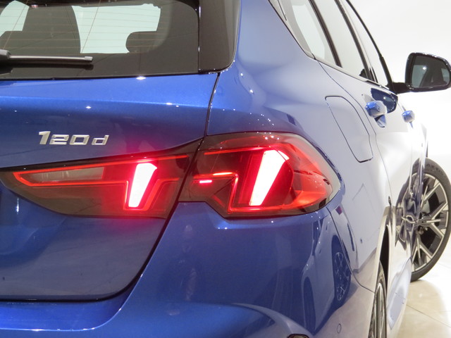 BMW Serie 1 120d color Azul. Año 2025. 120KW(163CV). Diésel. En concesionario FINESTRAT Automoviles Fersan, S.A. de Alicante