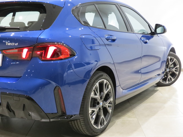 BMW Serie 1 120d color Azul. Año 2025. 120KW(163CV). Diésel. En concesionario FINESTRAT Automoviles Fersan, S.A. de Alicante