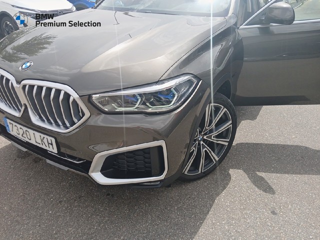 BMW X6 xDrive30d color Marrón. Año 2020. 210KW(286CV). Diésel. En concesionario Adler Motor S.L. TOLEDO de Toledo