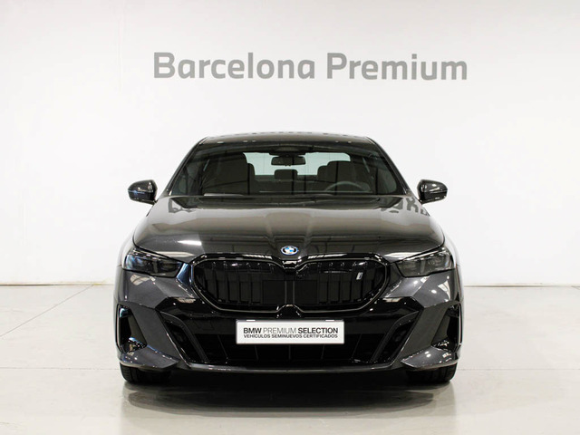 BMW i5 xDrive40 color Gris. Año 2025. 290KW(394CV). Eléctrico. En concesionario Barcelona Premium -- GRAN VIA de Barcelona