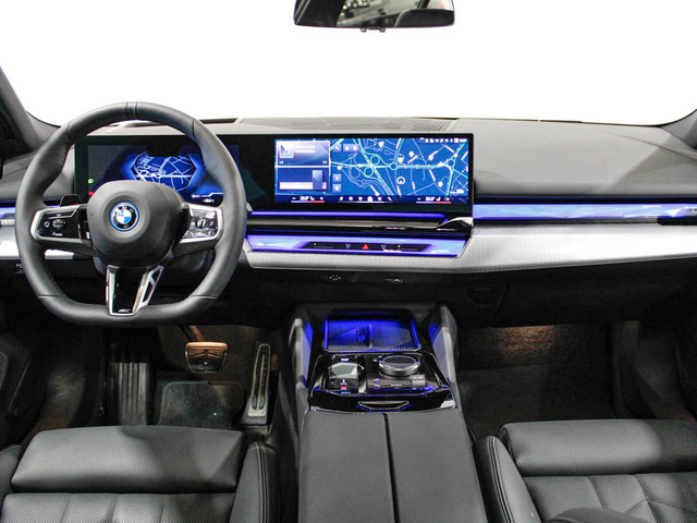 BMW i5 xDrive40 color Gris. Año 2025. 290KW(394CV). Eléctrico. En concesionario Barcelona Premium -- GRAN VIA de Barcelona