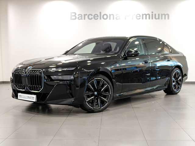 BMW i7 xDrive60 color Negro. Año 2025. 400KW(544CV). Eléctrico. En concesionario Barcelona Premium -- GRAN VIA de Barcelona
