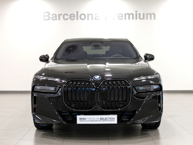BMW i7 xDrive60 color Negro. Año 2025. 400KW(544CV). Eléctrico. En concesionario Barcelona Premium -- GRAN VIA de Barcelona