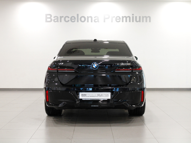 BMW i7 xDrive60 color Negro. Año 2025. 400KW(544CV). Eléctrico. En concesionario Barcelona Premium -- GRAN VIA de Barcelona