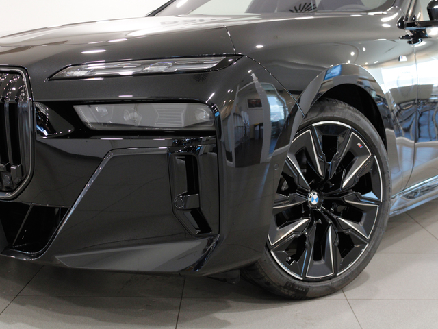 BMW i7 xDrive60 color Negro. Año 2025. 400KW(544CV). Eléctrico. En concesionario Barcelona Premium -- GRAN VIA de Barcelona