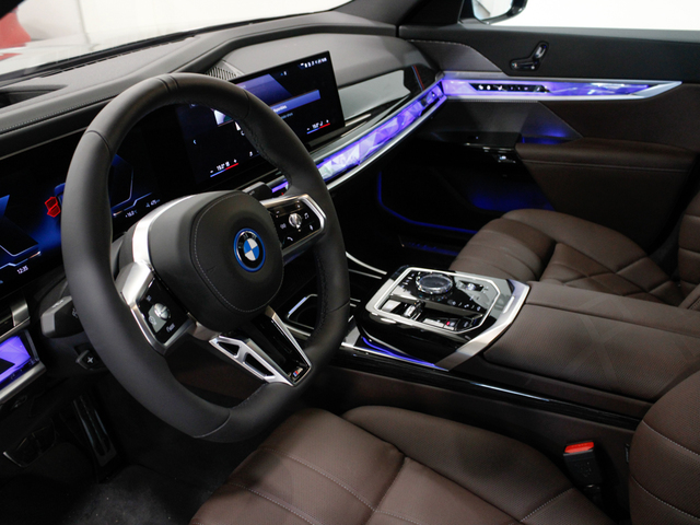 BMW i7 xDrive60 color Negro. Año 2025. 400KW(544CV). Eléctrico. En concesionario Barcelona Premium -- GRAN VIA de Barcelona